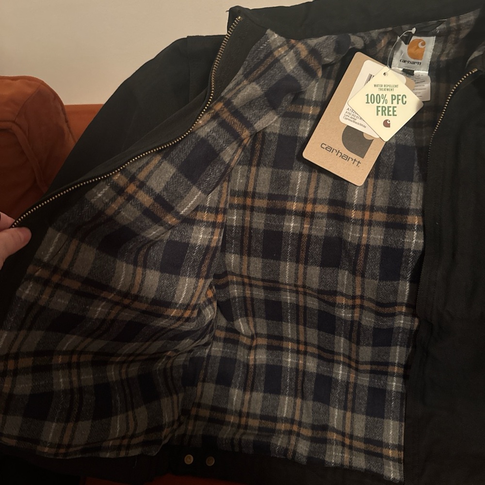 Carhartt Black Jacket with Plaid Lining - Picture 4 of 5